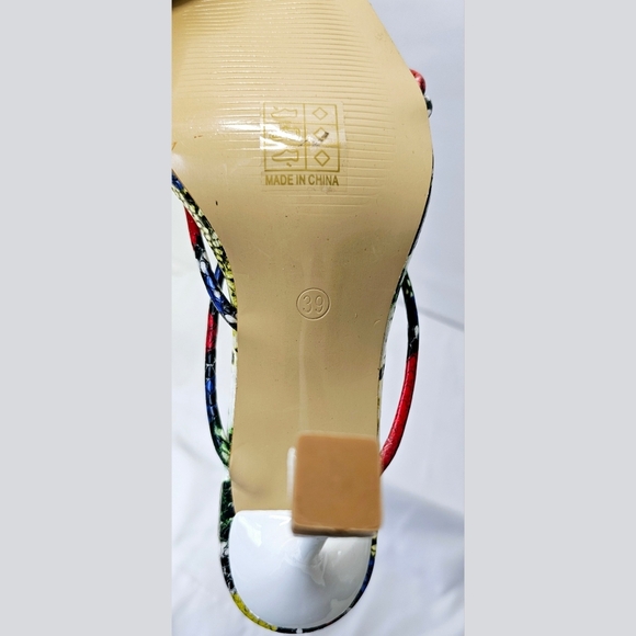 Size 8.5 Muticolored Snake Pattern Heel Sandals - Picture 7 of 7